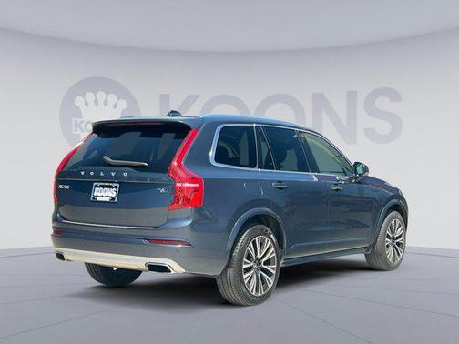 2021 Volvo XC90 T6 Momentum