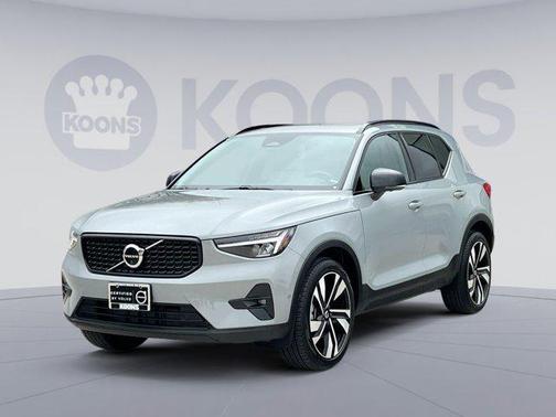 2025 Volvo XC40 B5 Plus Dark Theme
