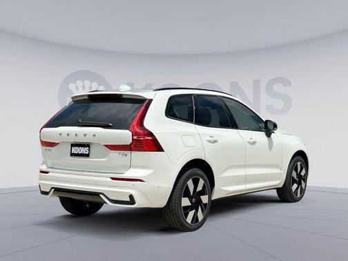 2025 Volvo XC60 Plug-In Hybrid T8 Plus