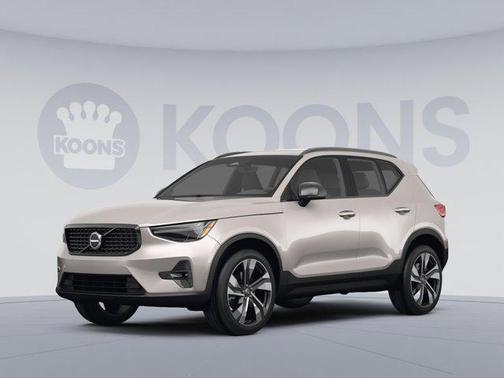 2023 Volvo XC40 B5 Plus Bright Theme