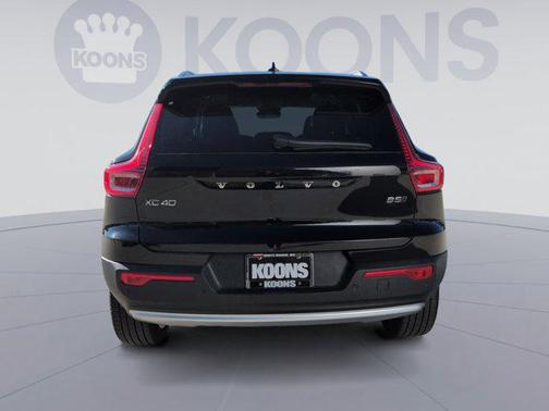 2025 Volvo XC40 B5 Plus Bright Theme