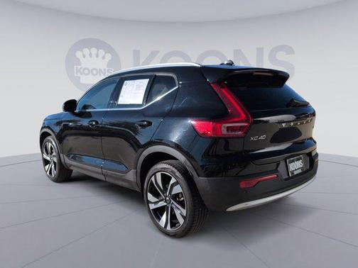 2025 Volvo XC40 B5 Plus Bright Theme
