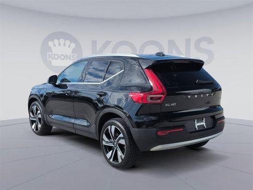 2025 Volvo XC40 B5 Plus Bright Theme