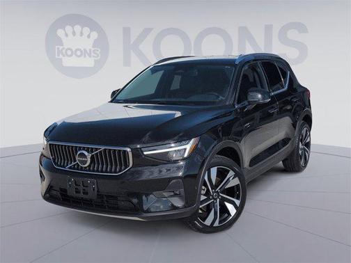 2025 Volvo XC40 B5 Plus Bright Theme