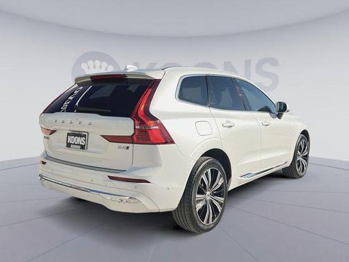 2023 Volvo XC60 B5 Plus Bright Theme
