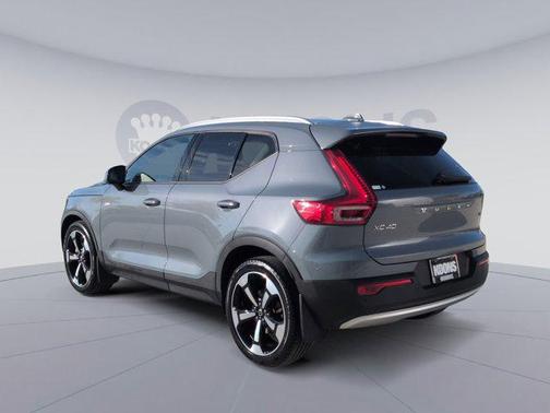 2021 Volvo XC40 T5 Momentum