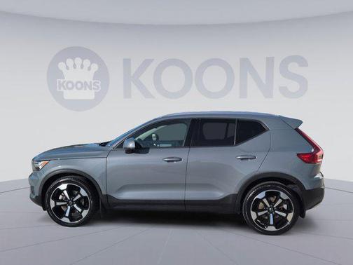 2021 Volvo XC40 T5 Momentum