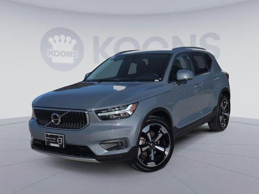 2021 Volvo XC40 T5 Momentum