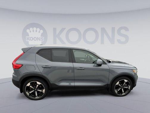2021 Volvo XC40 T5 Momentum