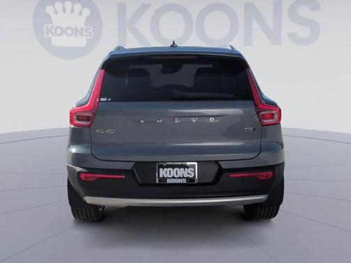 2021 Volvo XC40 T5 Momentum