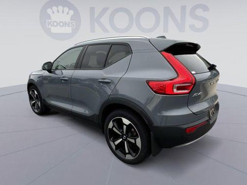 2021 Volvo XC40 T5 Momentum