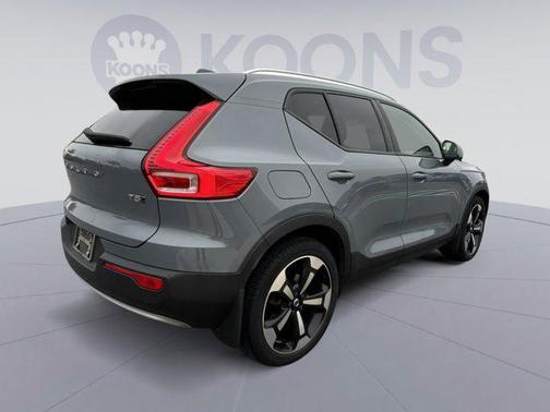 2021 Volvo XC40 T5 Momentum