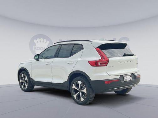 Crystal White 2026 Volvo XC40 Plus, B5 AWD Gas (mild hybrid), Dark