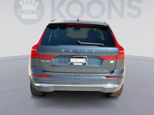 2022 Volvo XC60 Recharge Plug-In Hybrid T8 Inscription Expression