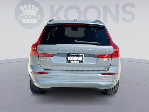 2022 Volvo XC60 B5 Momentum