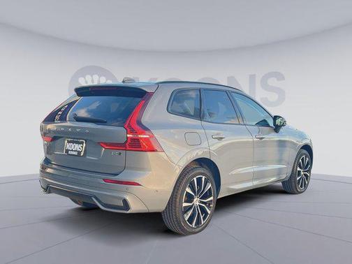 2023 Volvo XC60 B5 Plus Dark Theme