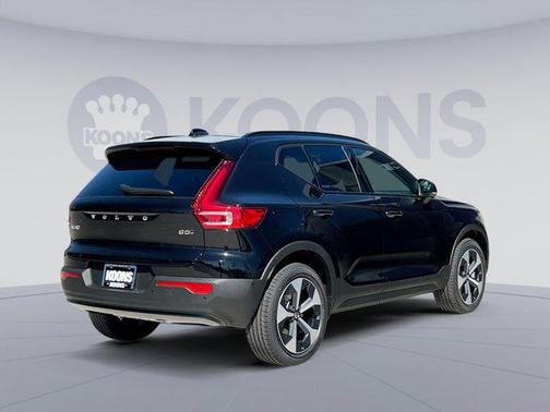 2025 Volvo XC40 B5 Plus Dark Theme