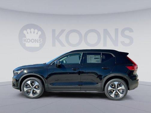 2025 Volvo XC40 B5 Plus Dark Theme