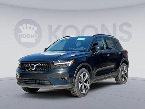 2025 Volvo XC40 B5 Plus Dark Theme