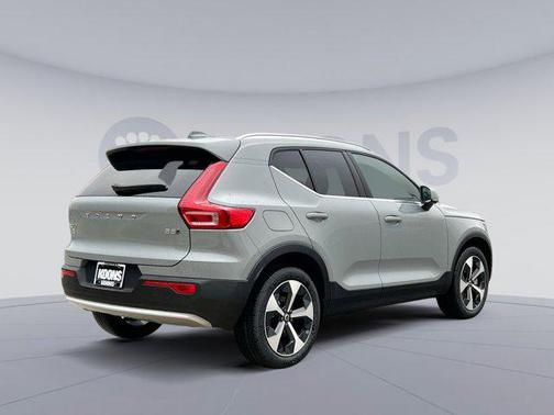 2025 Volvo XC40 B5 Core Bright Theme