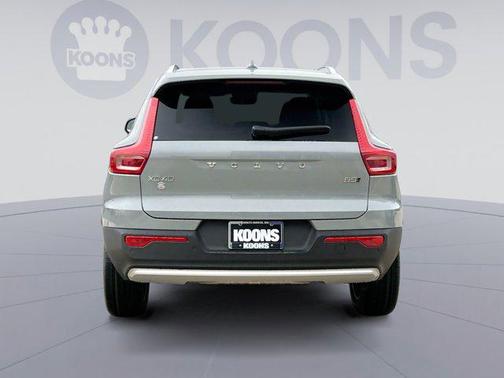 2025 Volvo XC40 B5 Core Bright Theme