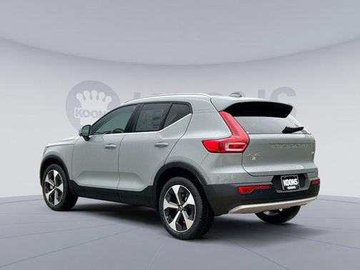 2025 Volvo XC40 B5 Core Bright Theme