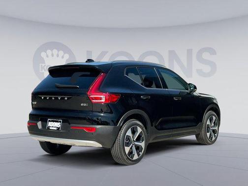 2025 Volvo XC40 B5 Core Bright Theme