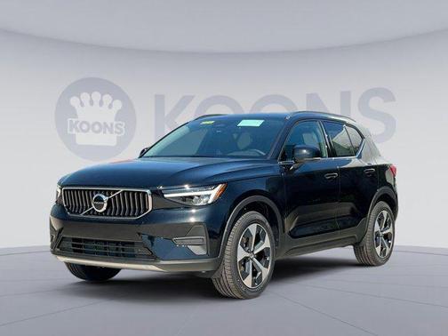 2025 Volvo XC40 B5 Core Bright Theme
