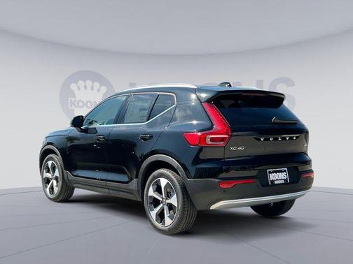 2025 Volvo XC40 B5 Core Bright Theme
