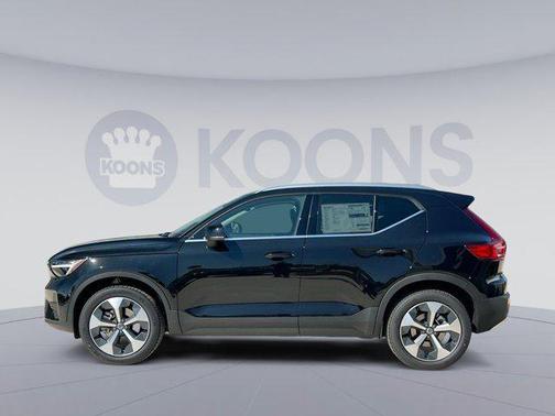 2025 Volvo XC40 B5 Core Bright Theme