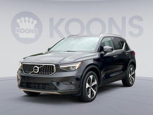 2025 Volvo XC40 B5 Plus Bright Theme