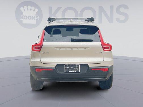 2023 Volvo XC40 B5 Plus Dark Theme