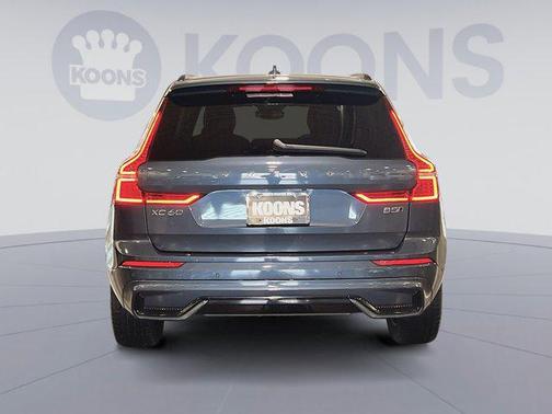 2023 Volvo XC60 B5 Plus Dark Theme