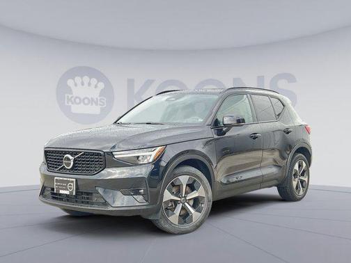 Onyx Black Metallic 2023 Volvo XC40 B5 Plus Dark Theme
