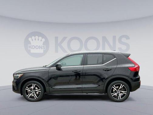 2023 Volvo XC40 B5 Plus Bright Theme