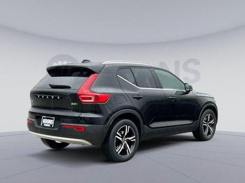 2023 Volvo XC40 B5 Plus Bright Theme