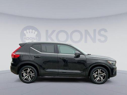 2023 Volvo XC40 B5 Plus Bright Theme