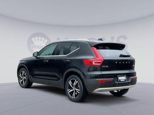 2023 Volvo XC40 B5 Plus Bright Theme