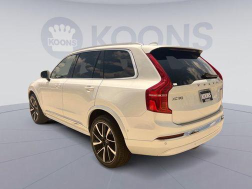 2023 Volvo XC90 B5 Plus