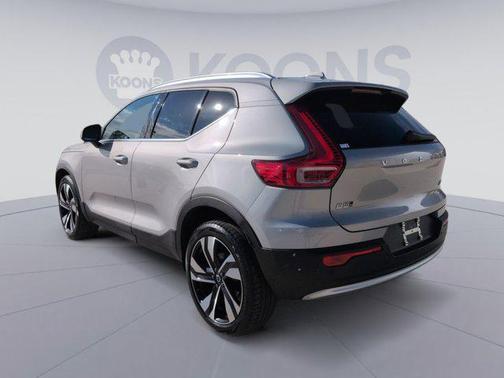 2025 Volvo XC40 B5 Plus Bright Theme
