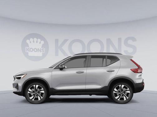 2025 Volvo XC40 B5 Plus Bright Theme