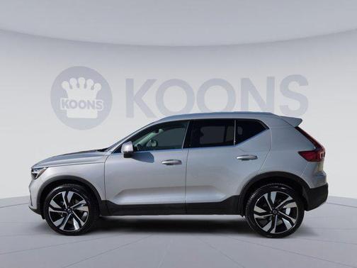 2025 Volvo XC40 B5 Plus Bright Theme
