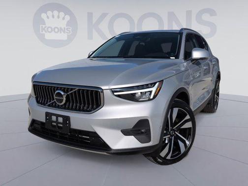 2025 Volvo XC40 B5 Plus Bright Theme
