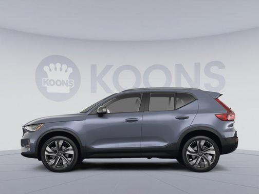 2023 Volvo XC40 B5 Ultimate Bright Theme