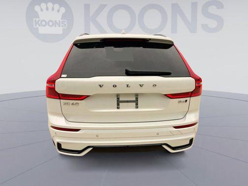 2023 Volvo XC60 B6 Ultimate Dark Theme