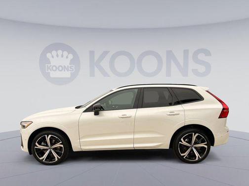 2023 Volvo XC60 B6 Ultimate Dark Theme