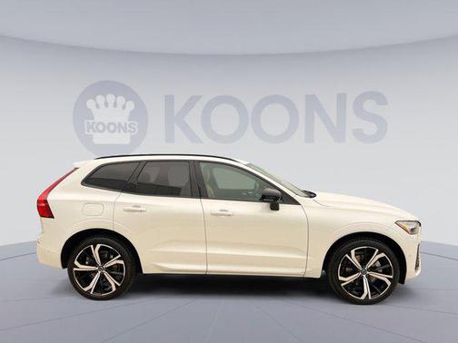 2023 Volvo XC60 B6 Ultimate Dark Theme