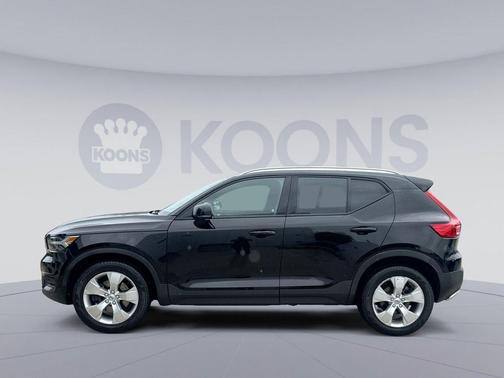 2019 Volvo XC40 T5 Momentum