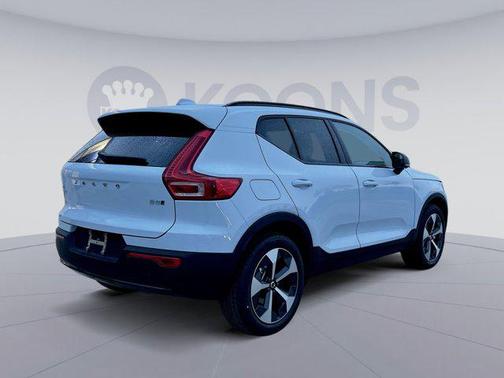 2026 Volvo XC40 B5 Plus