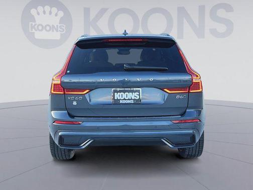 2023 Volvo XC60 B6 Ultimate Dark Theme